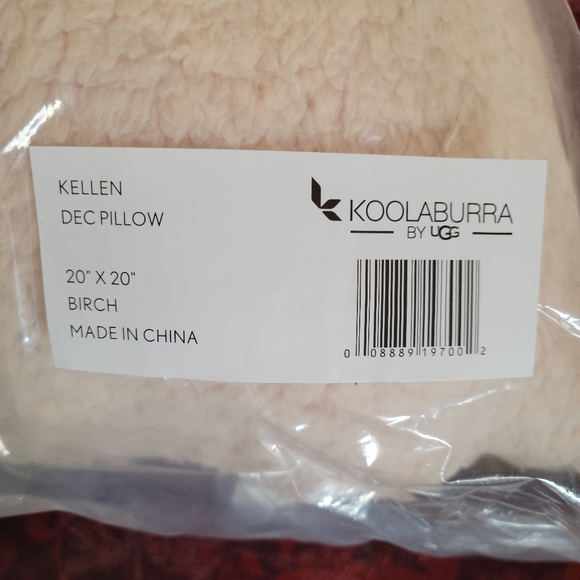 SALE! NWT Set of 2 Koolaburra by Ugg Pillows - Picture 4 of 4